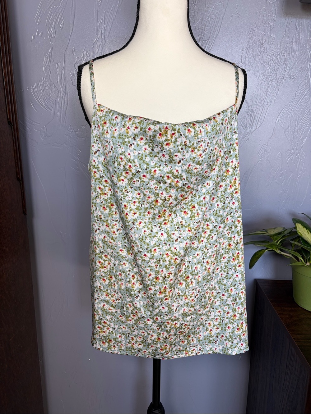 Bohme Promesa Floral Satin Cowl Neck Camisole in Light Green Floral Medium